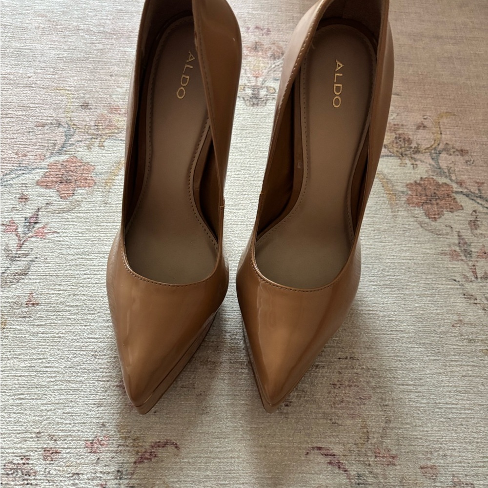 NWOT ALDO Elegant Tan Platform Heels